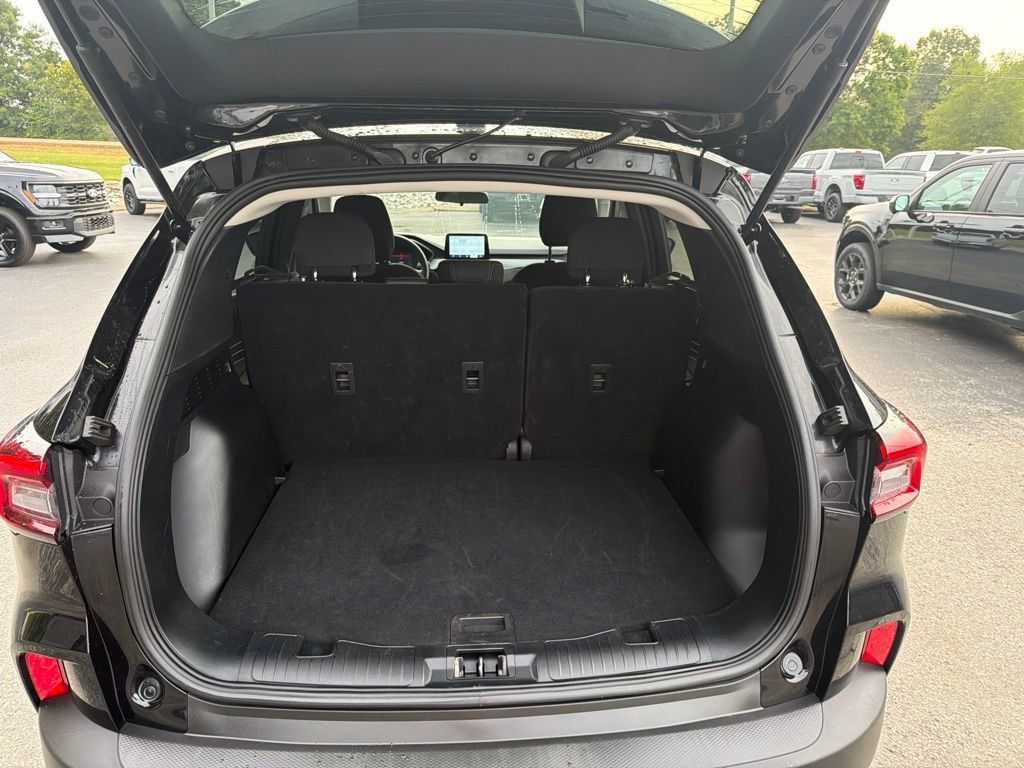 Used 2025 Ford Escape Active FWD image 9