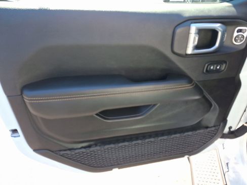 Used 2024 Jeep Wrangler Sahara w/ Technology Group image 15