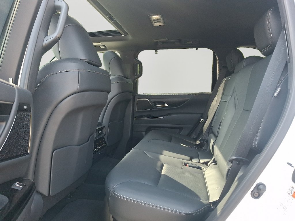 Used 2026 Lexus LX 700h Luxury AWD/4WD image 8
