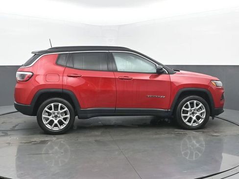 Used 2025 Jeep Compass Limited image 6