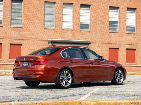 Used 2018 BMW 330i xDrive Sedan AWD/4WD image 8