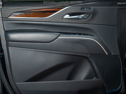 Used 2023 Cadillac Escalade ESV Luxury image 15