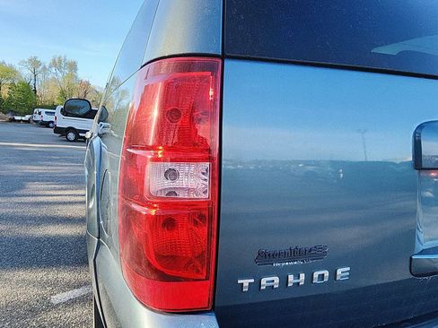 Used 2009 Chevrolet Tahoe LT w/ Suspension Package, Off-Road image 10