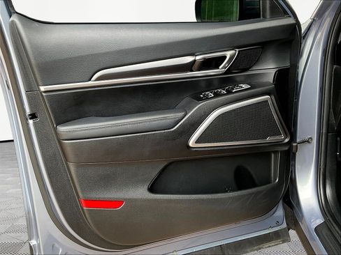 Used 2024 Kia Telluride LX FWD image 19