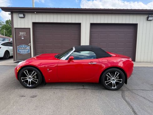 Used 2006 Pontiac Solstice Convertible w/ Premium Package RWD image 8