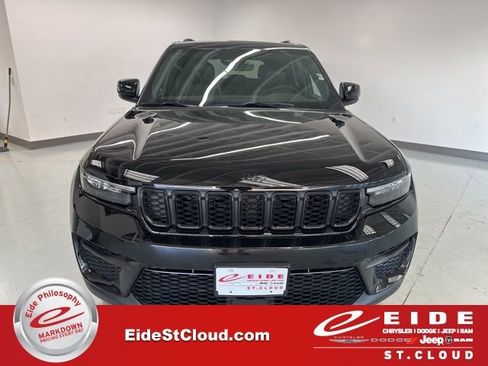 New 2025 Jeep Grand Cherokee Altitude w/ Trailer Tow Package image 2