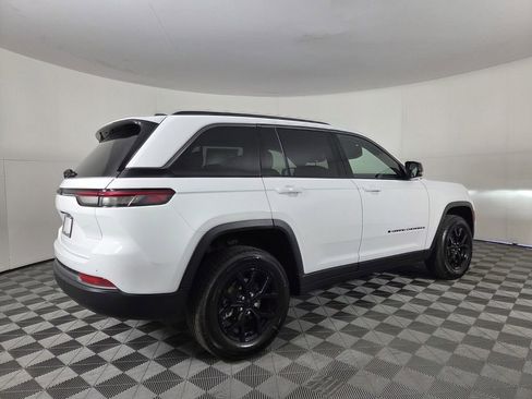 New 2026 Jeep Grand Cherokee Altitude RWD image 4