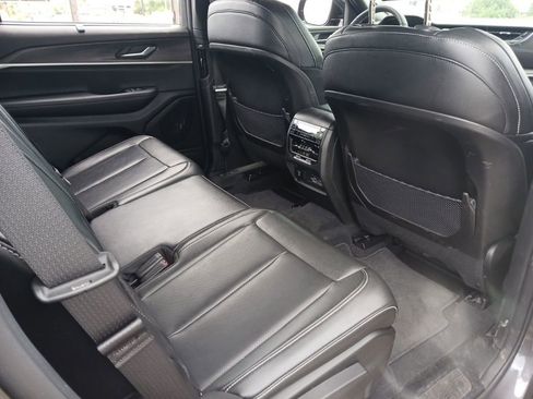 Used 2024 Jeep Grand Cherokee L Limited w/ Luxury Tech Group II RWD image 20