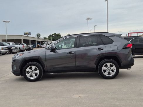 Used 2021 Toyota RAV4 XLE FWD image 3