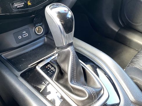 Used 2019 Nissan Rogue S w/ Special Edition Package FWD image 9
