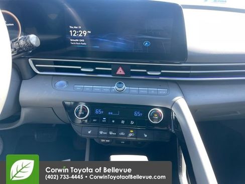 Used 2025 Hyundai Elantra SEL image 12