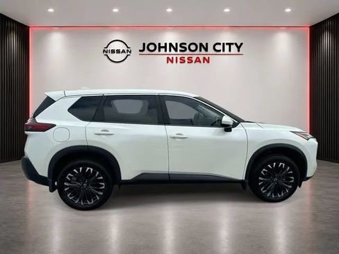Used 2023 Nissan Rogue SV AWD/4WD image 3