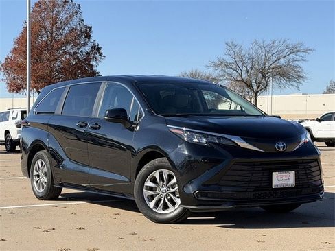 Certified 2024 Toyota Sienna LE image 2