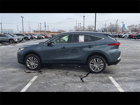 Used 2021 Toyota Venza Limited image 5