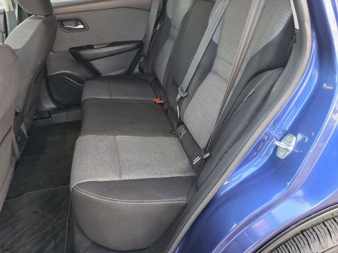 Used 2022 Nissan Rogue SV image 34