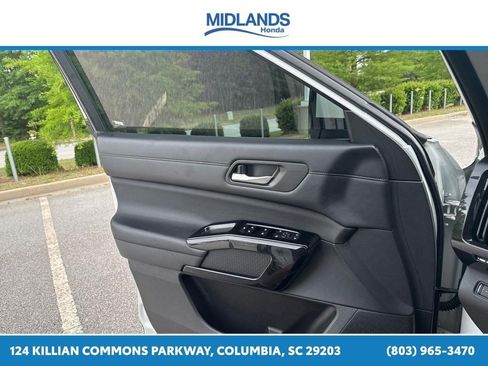 Used 2022 Nissan Pathfinder SV AWD/4WD image 23