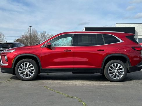 Used 2025 Buick Enclave Preferred image 7