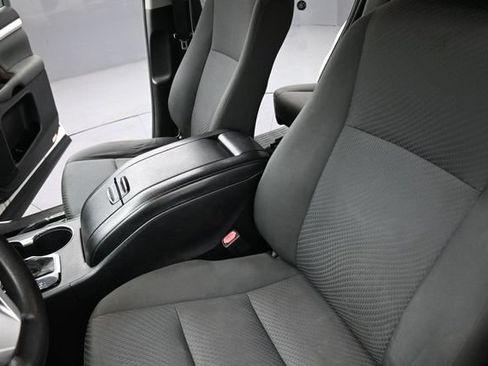 Used 2018 Toyota Highlander LE FWD image 14