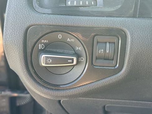 Used 2016 Volkswagen GTI SE w/ Lighting Package (SEL) FWD image 30