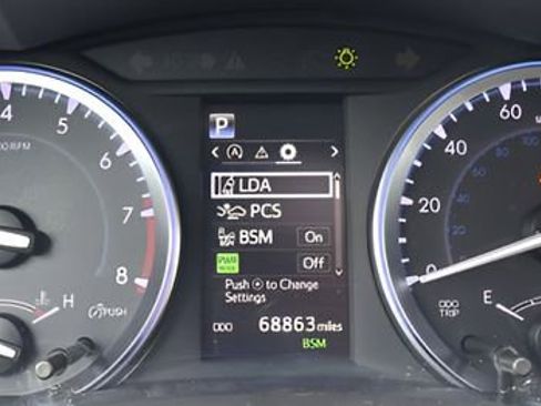 Used 2019 Toyota Highlander XLE image 22