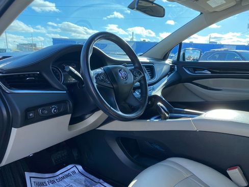 Used 2021 Buick Enclave Essence image 9