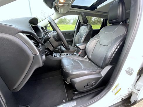 Used 2020 Jeep Cherokee Limited AWD/4WD image 11