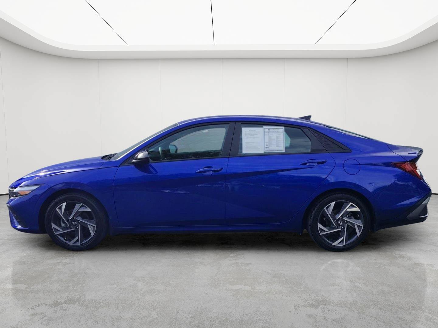 Used 2025 Hyundai Elantra SEL FWD image 2