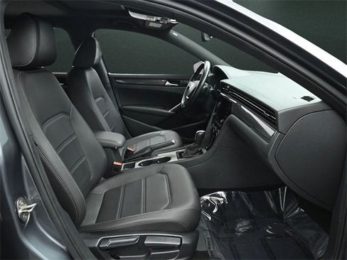 Used 2021 Volkswagen Passat 2.0T R-Line image 21