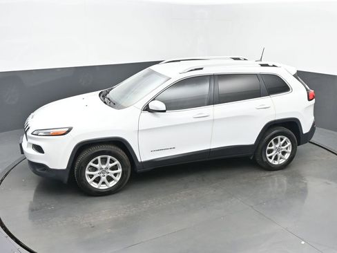 Used 2016 Jeep Cherokee Latitude w/ Cold Weather Group AWD/4WD image 37