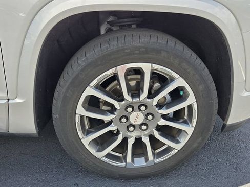 Certified 2020 GMC Acadia Denali w/ Technology Package FWD image 8