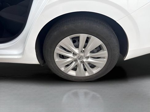 Used 2024 Nissan Sentra S FWD image 19