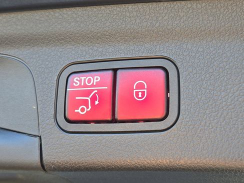 Used 2024 Mercedes-Benz GLE 350 4MATIC w/ AMG Line Exterior image 29