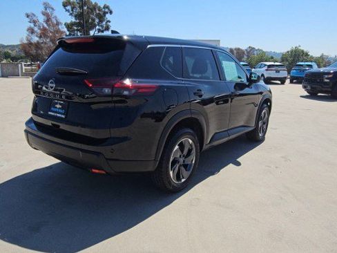 Used 2026 Nissan Rogue SV FWD image 8
