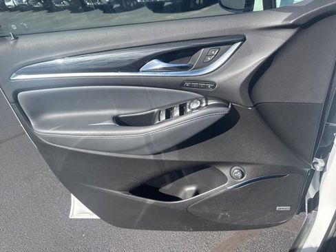 Used 2024 Buick Enclave Premium image 17