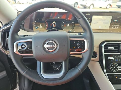 Used 2025 Nissan Armada Platinum image 17