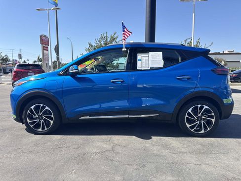Used 2023 Chevrolet Bolt EUV Premier w/ Sun & Sound Package FWD image 8