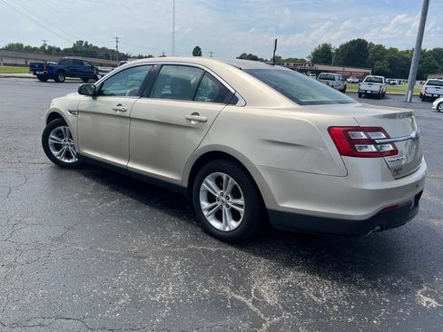 Used 2018 Ford Taurus SE FWD image 5