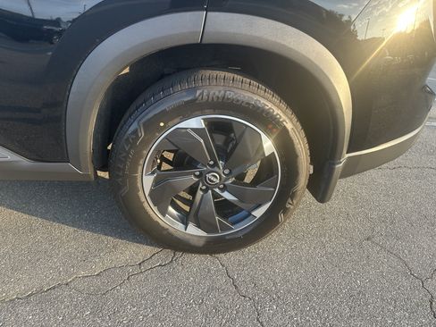 Certified 2024 Nissan Rogue SV w/ SV Premium Package FWD image 10