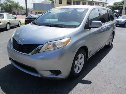 Used 2011 Toyota Sienna LE image 4
