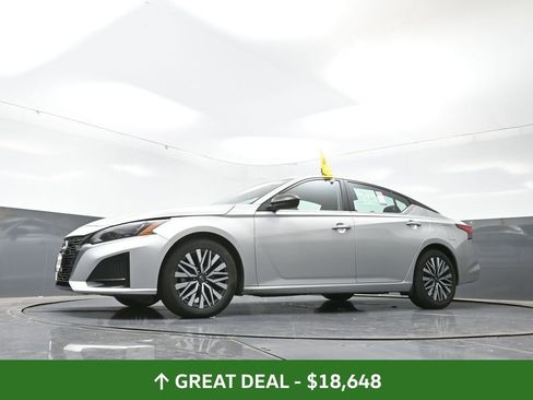 Used 2024 Nissan Altima 2.5 SV image 29