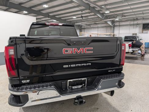 Used 2024 GMC Sierra 3500 SLT w/ SLT Convenience Package image 4