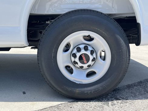 New 2026 GMC Savana 2500 RWD image 12