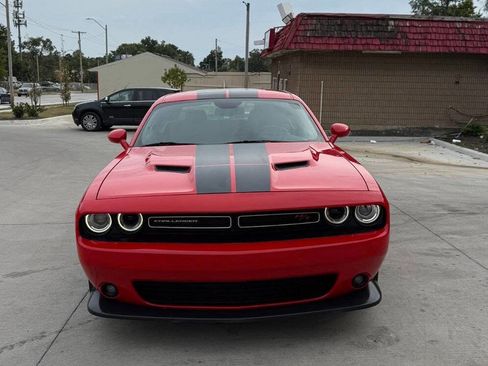 Used 2017 Dodge Challenger SXT w/ Blacktop Package image 4