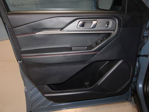 Used 2025 Ford Explorer ST-Line image 5