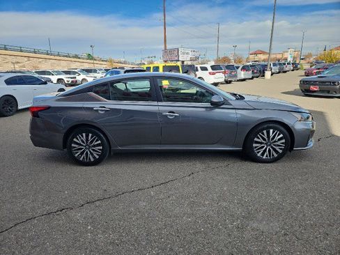 Used 2023 Nissan Altima 2.5 SV image 6
