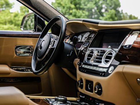 Used 2017 Rolls-Royce Ghost RWD image 52