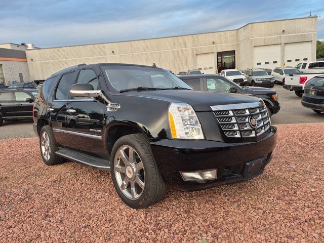 Used 2014 Cadillac Escalade Luxury AWD/4WD image 3
