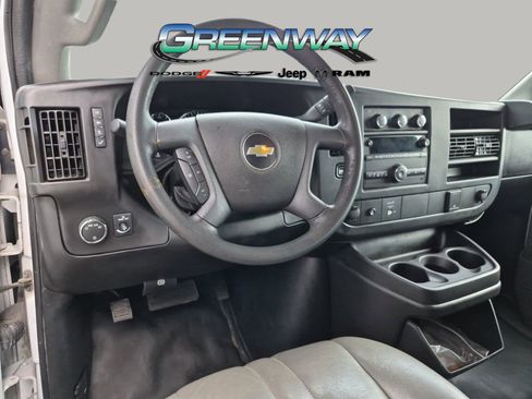 Used 2017 Chevrolet Express 2500 RWD image 10