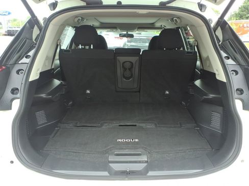 Used 2017 Nissan Rogue SV AWD/4WD image 26