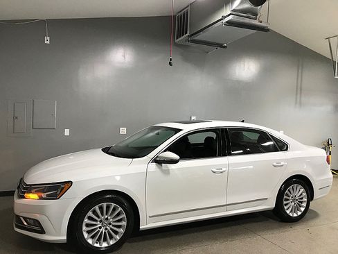 Used 2016 Volkswagen Passat 1.8T SE FWD image 7